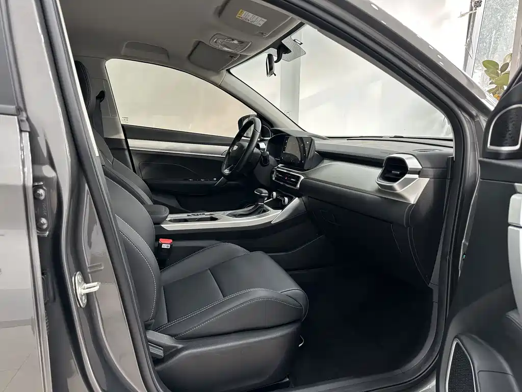Geely Binyue — миниатюра 10