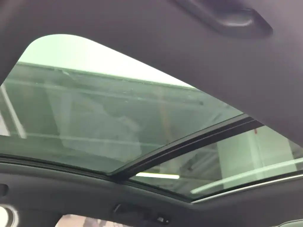 Porsche Macan — миниатюра 15
