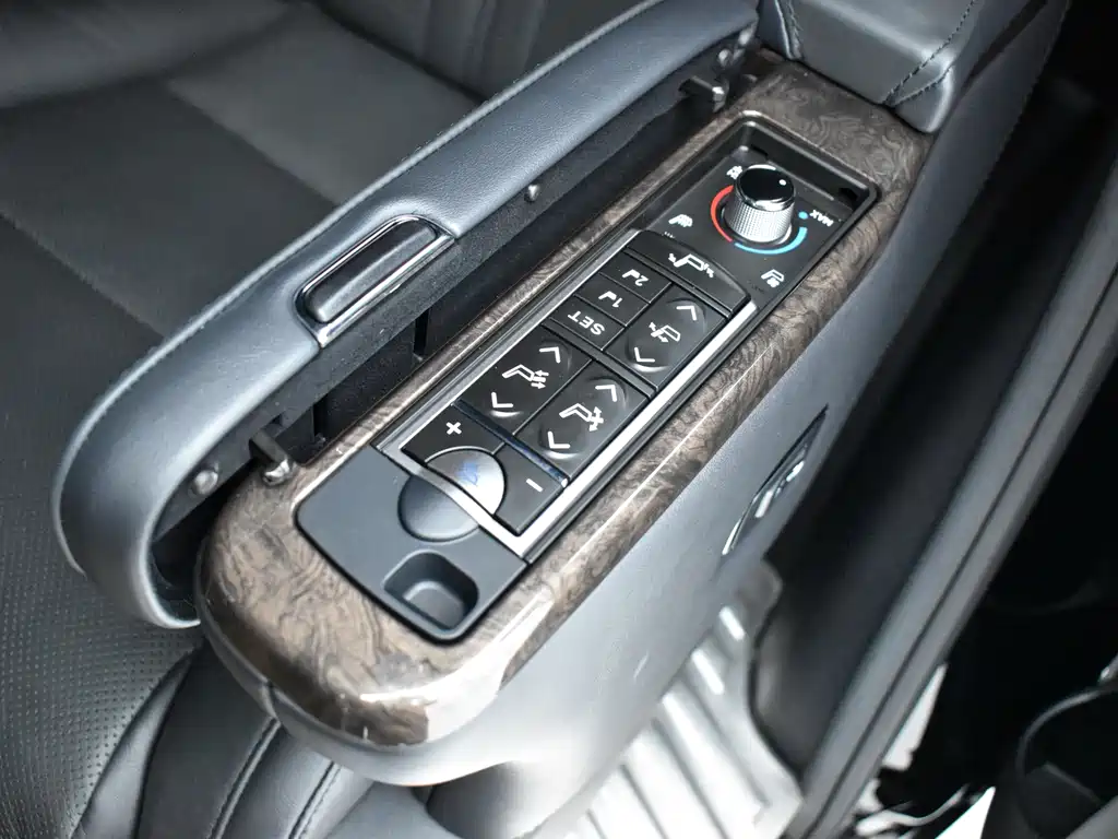 Toyota Vellfire — миниатюра 25