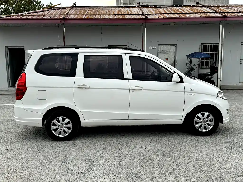 Wuling Hongguang — миниатюра 8