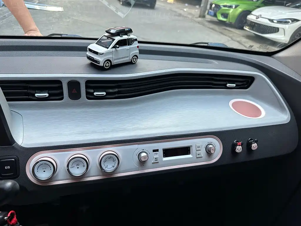 Wuling MINIEV — миниатюра 17