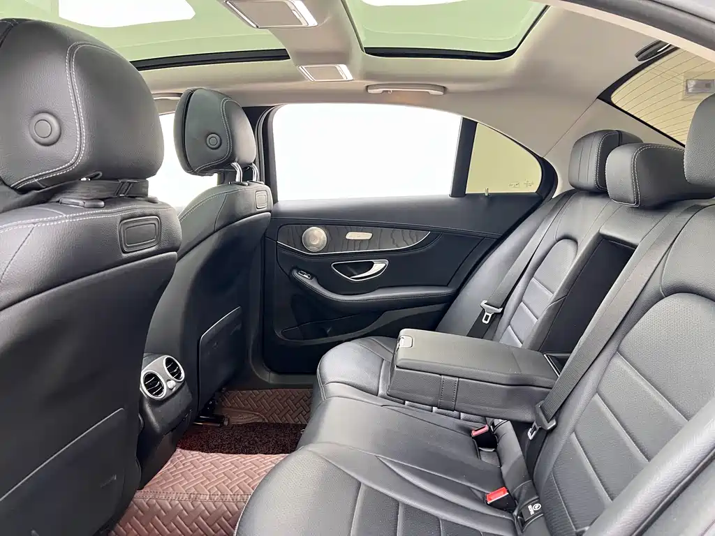 Mercedes-Benz C-Class — миниатюра 7