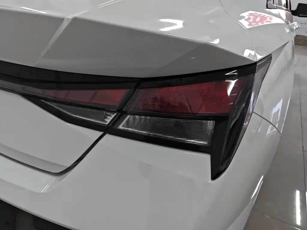 Hyundai Elantra — миниатюра 8