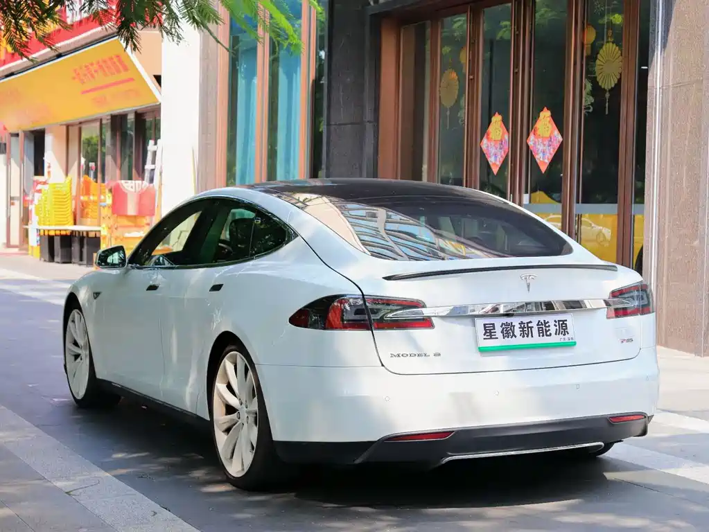Tesla Model S — миниатюра 15