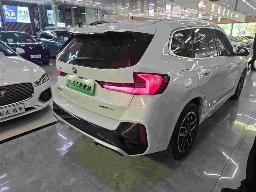 BMW iX1 — миниатюра 9