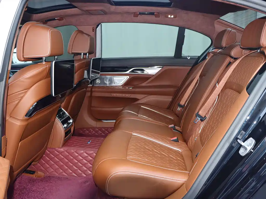 BMW 7 Series — миниатюра 17