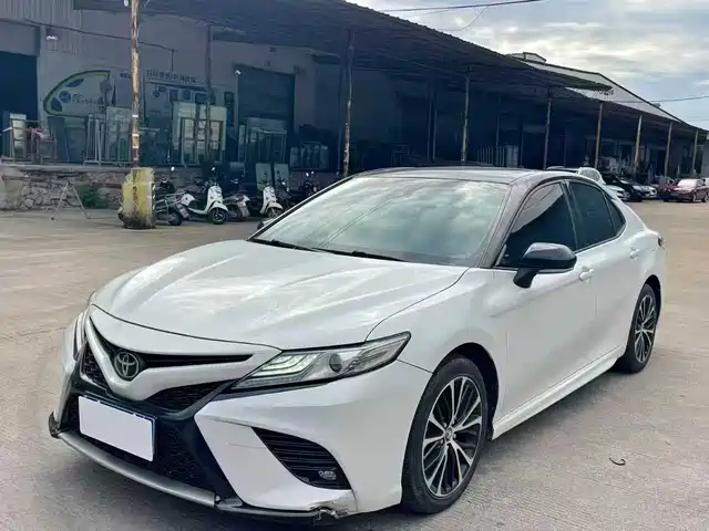 TOYOTA CAMRY 2018
