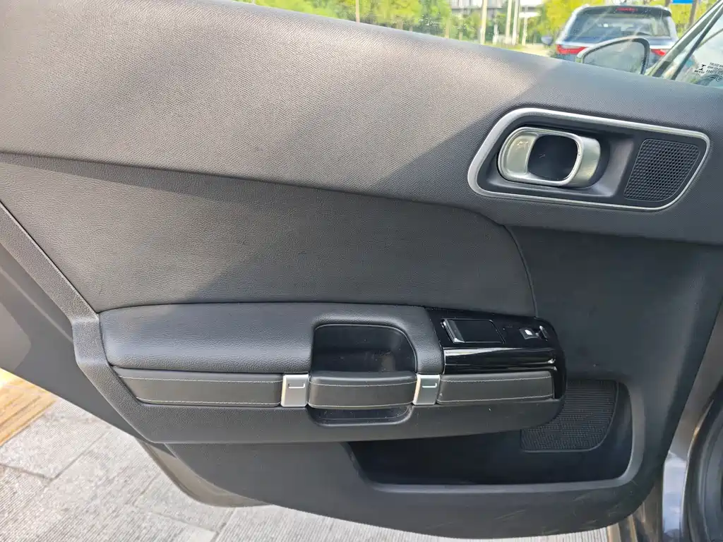 Citroen C6 — миниатюра 10