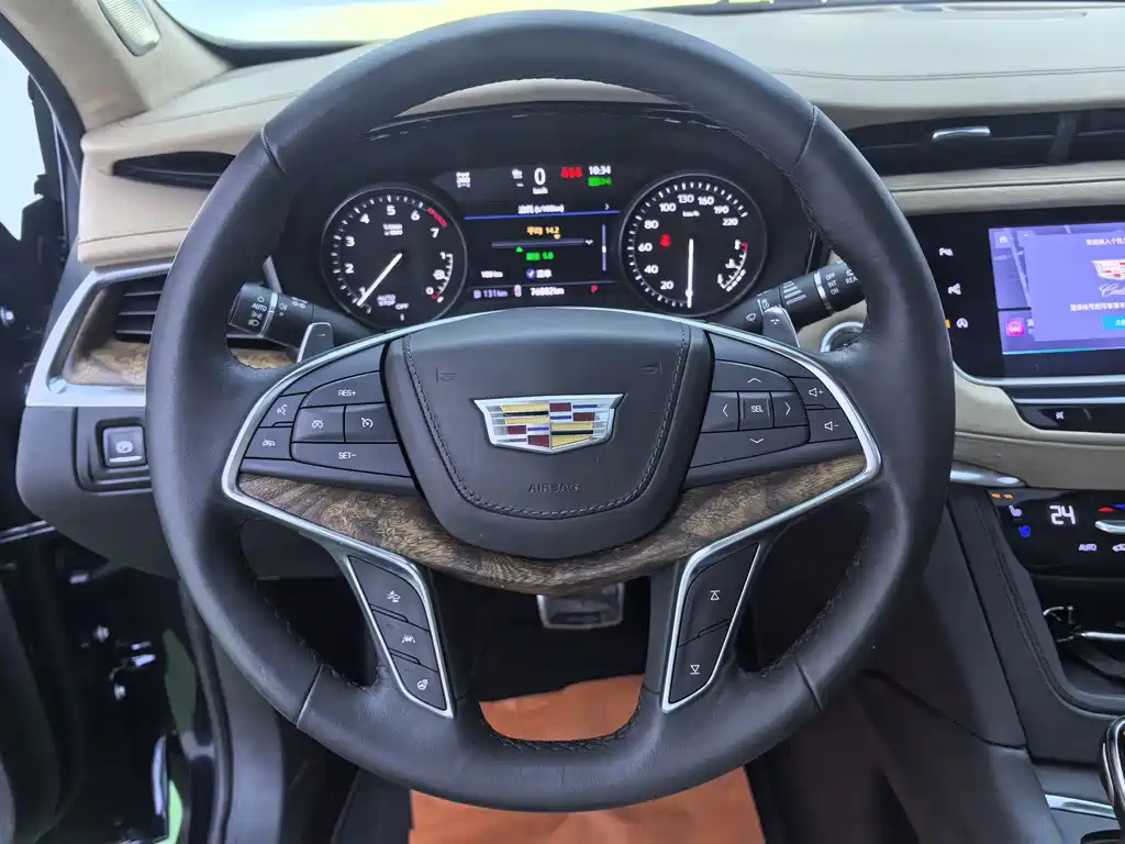 Cadillac XT5 - фото 13