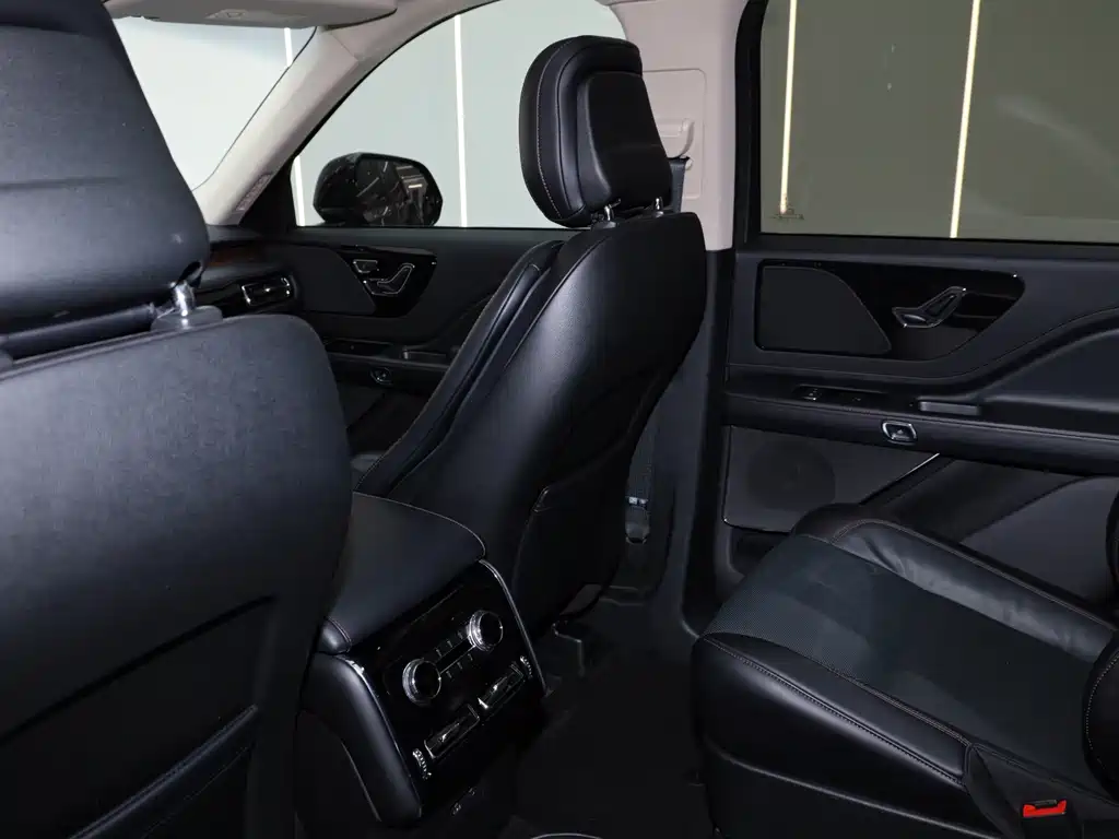 Lincoln Aviator — миниатюра 16