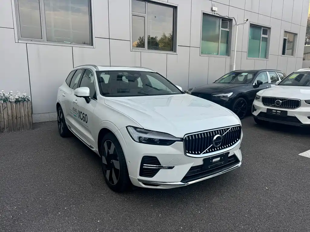 VOLVO  XC60 PLUG IN HYBRID