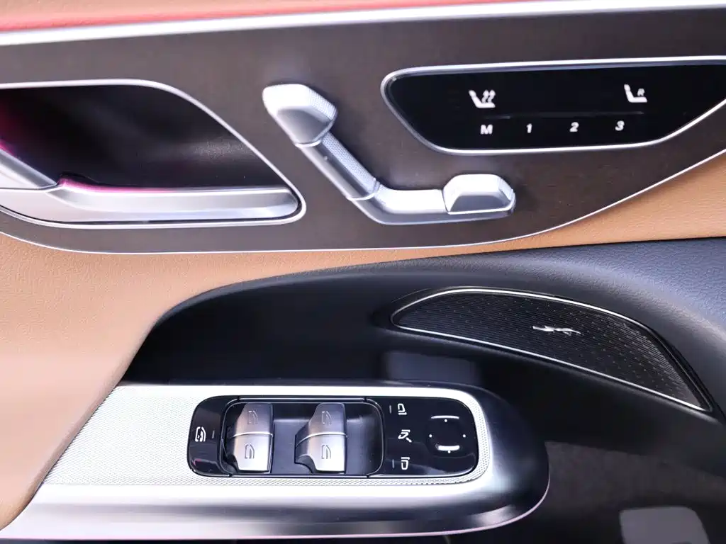 Mercedes-Benz E-Class — миниатюра 17