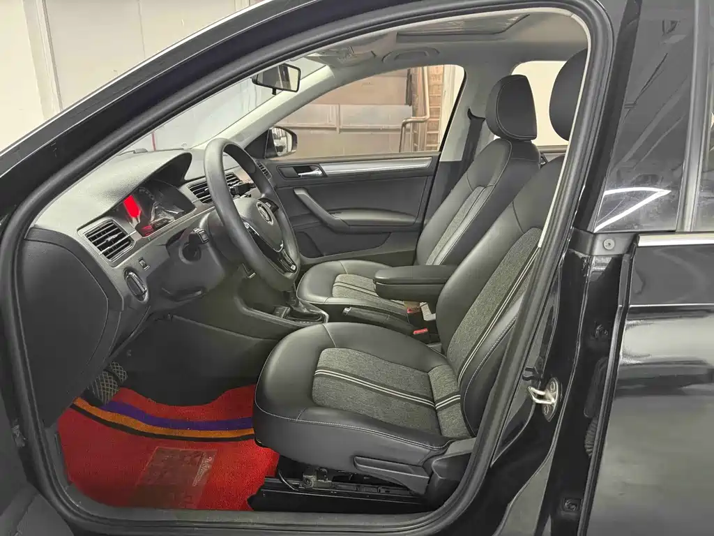 Volkswagen Santana — миниатюра 5