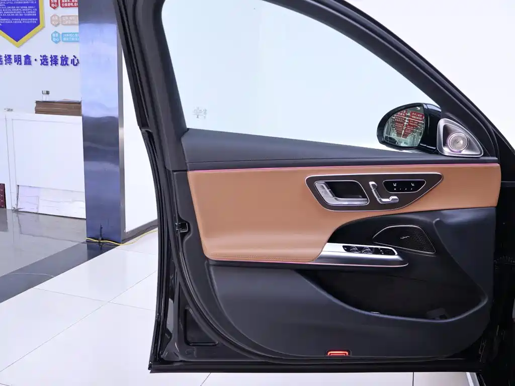 Mercedes-Benz E-Class — миниатюра 18