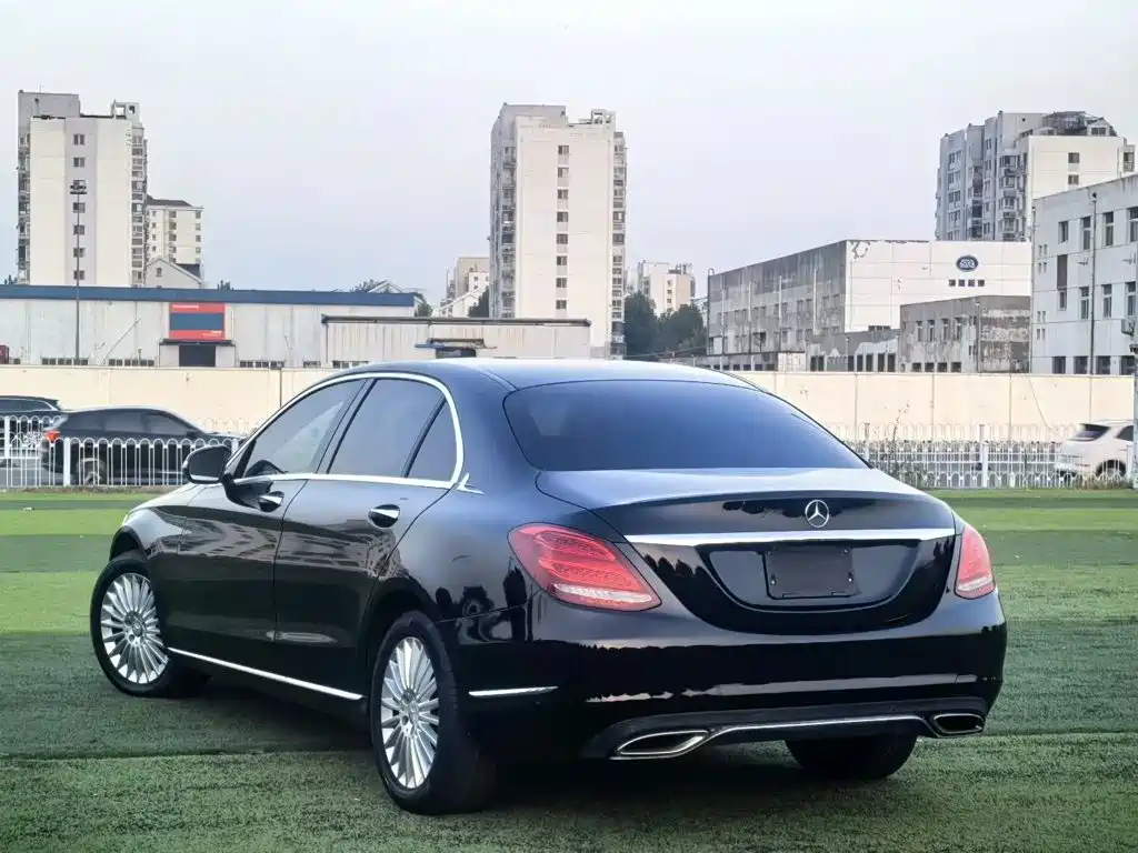 Mercedes-Benz C-Class — миниатюра 6
