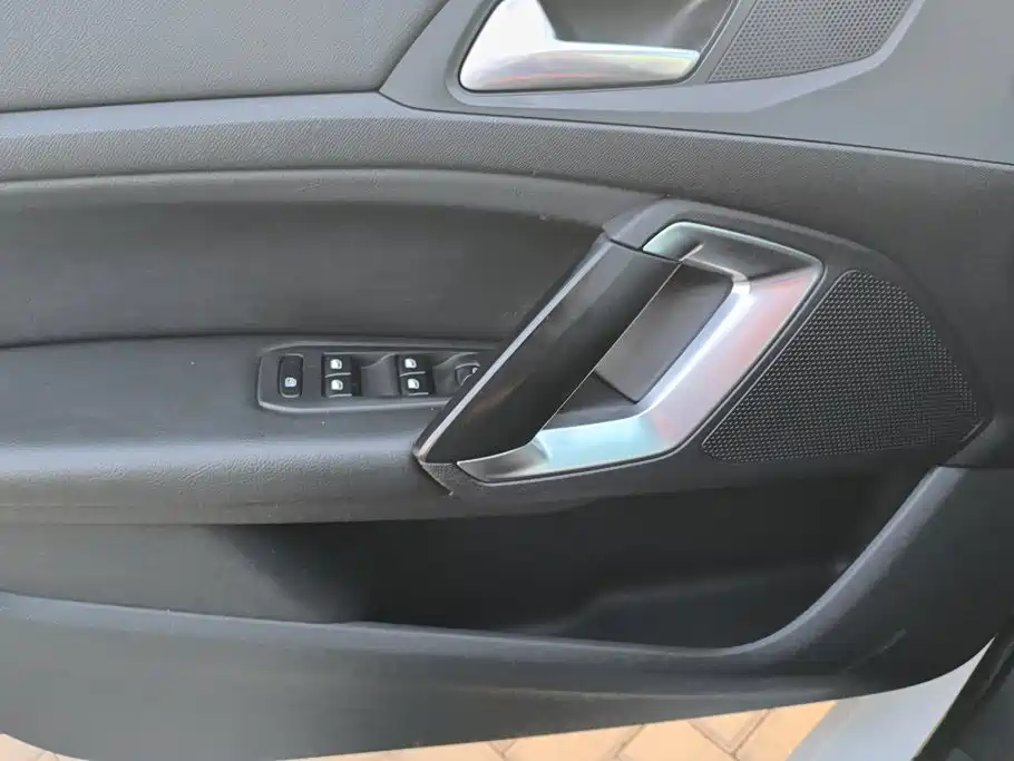 Peugeot 408 — миниатюра 7