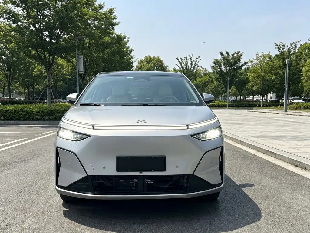 XPeng X9 — миниатюра 2