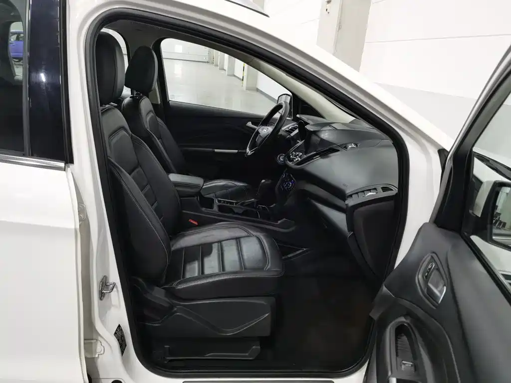 Ford Kuga — миниатюра 23