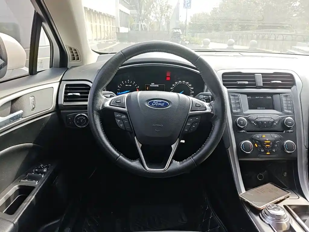 Ford Mondeo — миниатюра 11