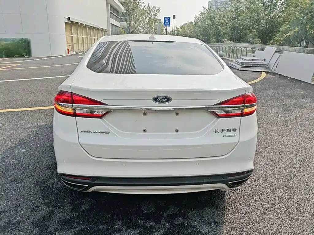 Ford Mondeo — миниатюра 6
