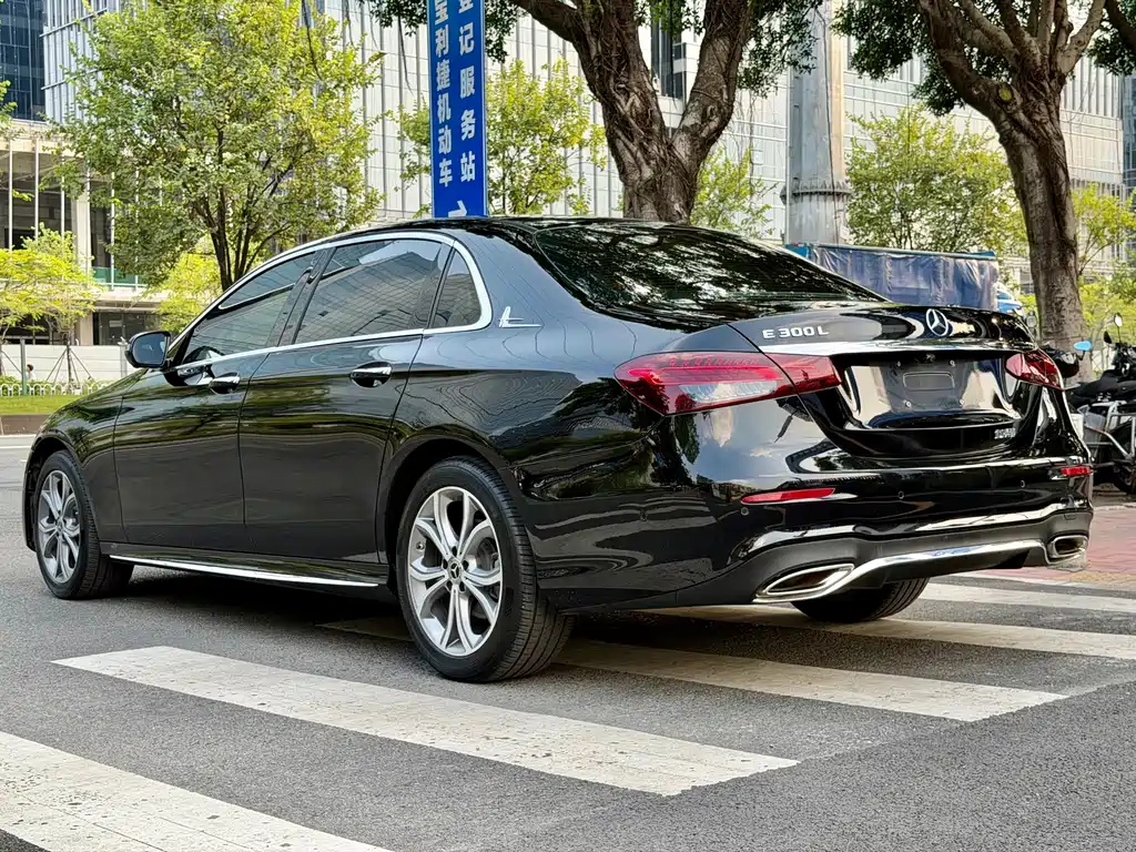 Mercedes-Benz E-Class — миниатюра 17