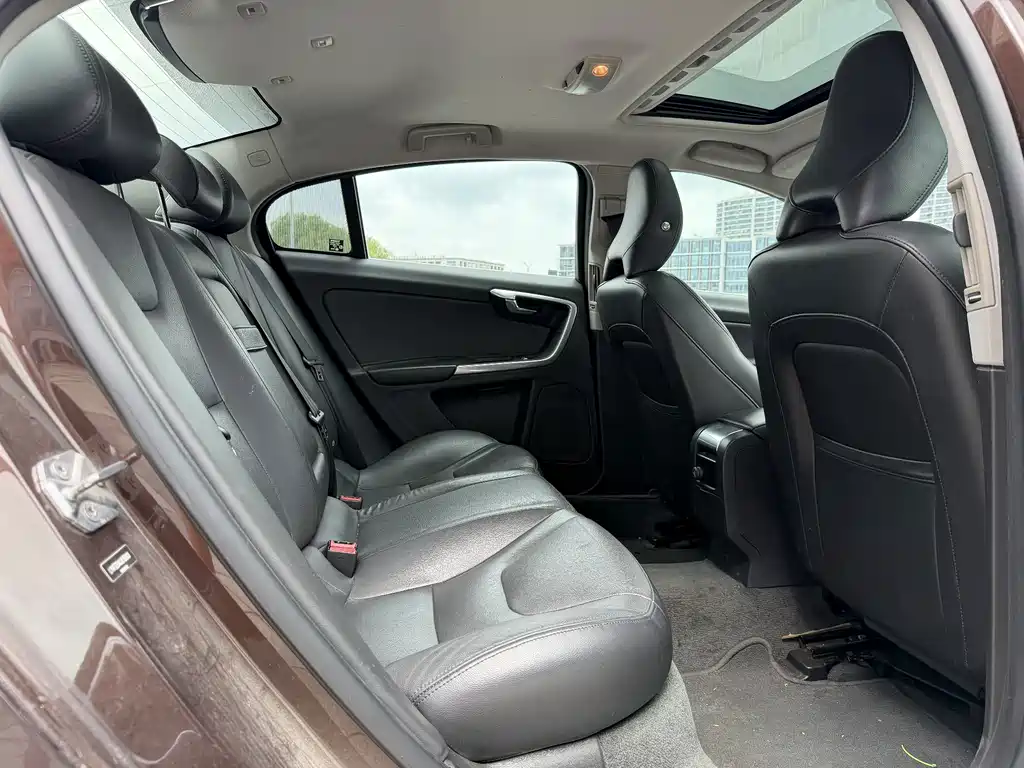 Volvo S60 — миниатюра 10