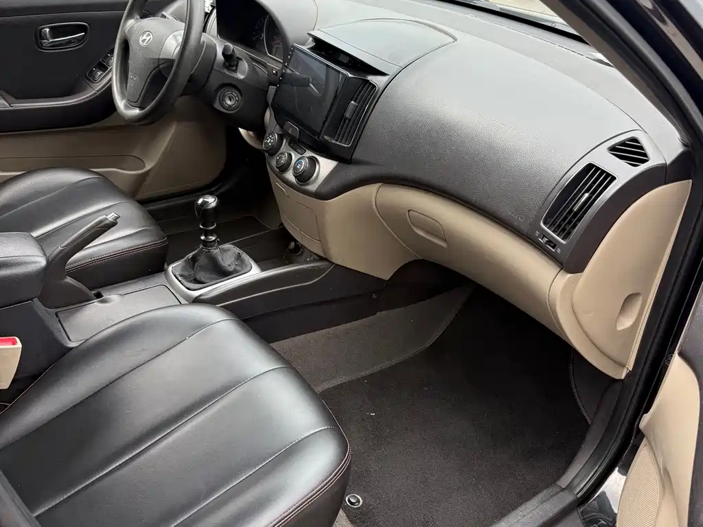 Hyundai Elantra — миниатюра 4