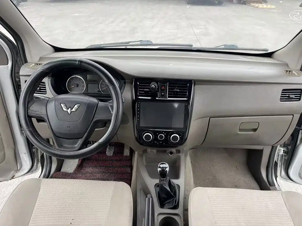Wuling Rongguang V — миниатюра 4