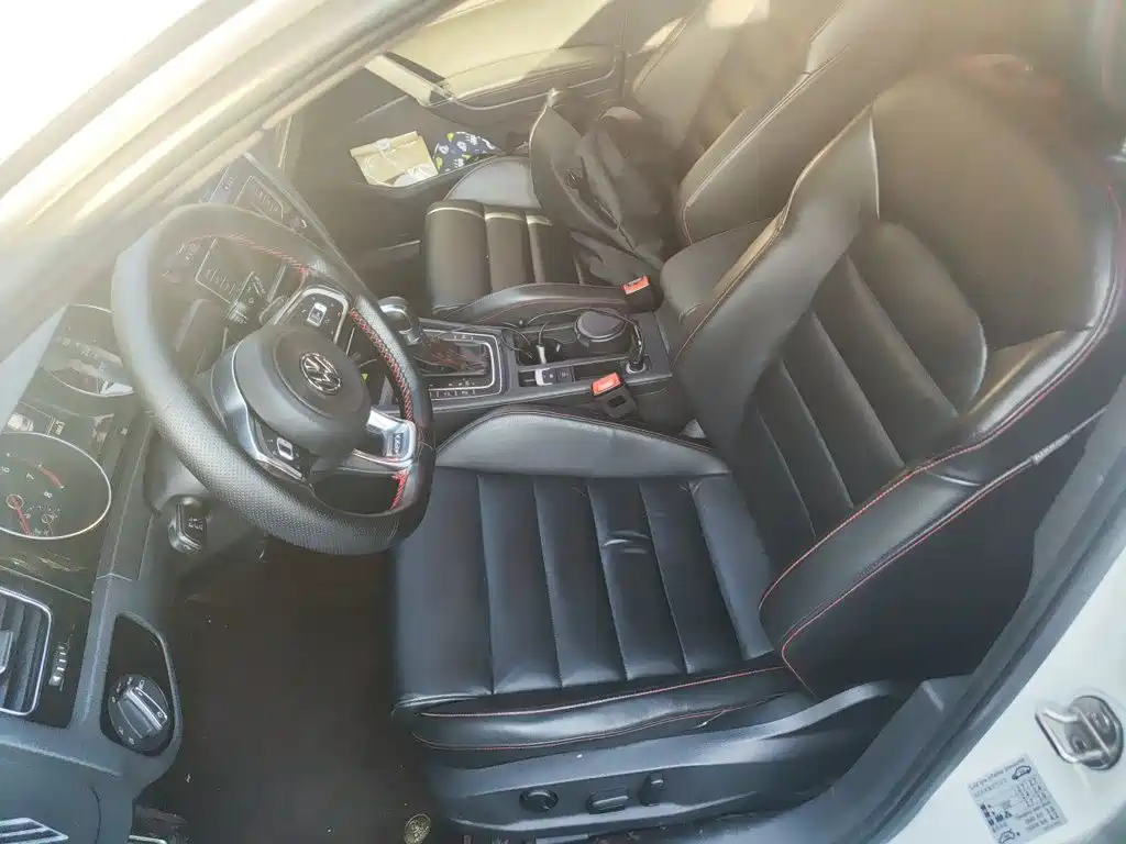 Volkswagen Golf GTI — миниатюра 11