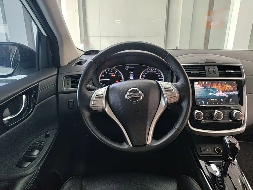 Nissan Tiida — миниатюра 11