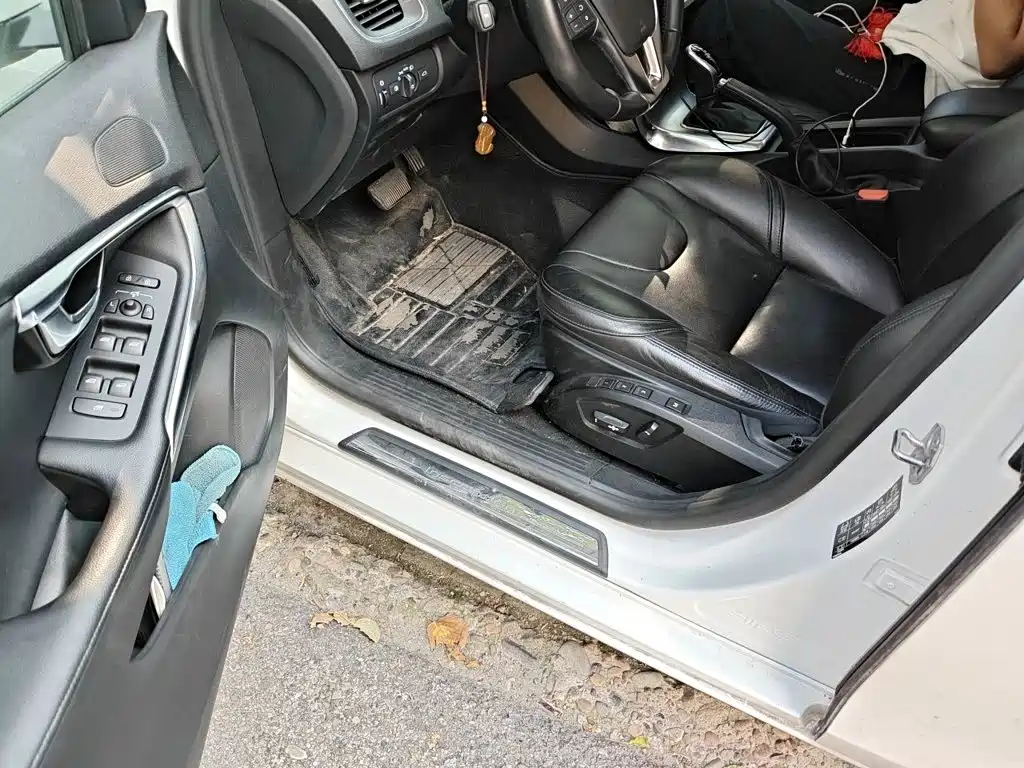 Volvo V40 — миниатюра 17
