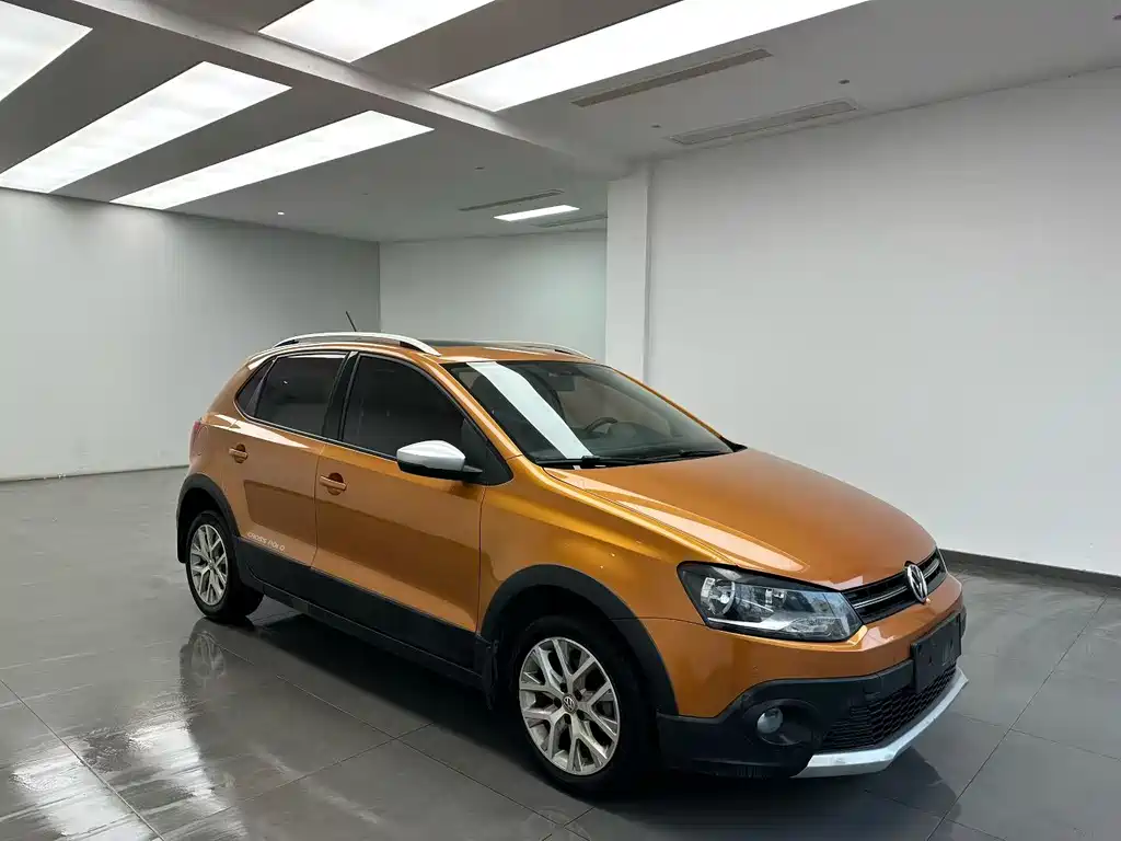 Volkswagen Polo 2014 1.6L Cross Polo AT