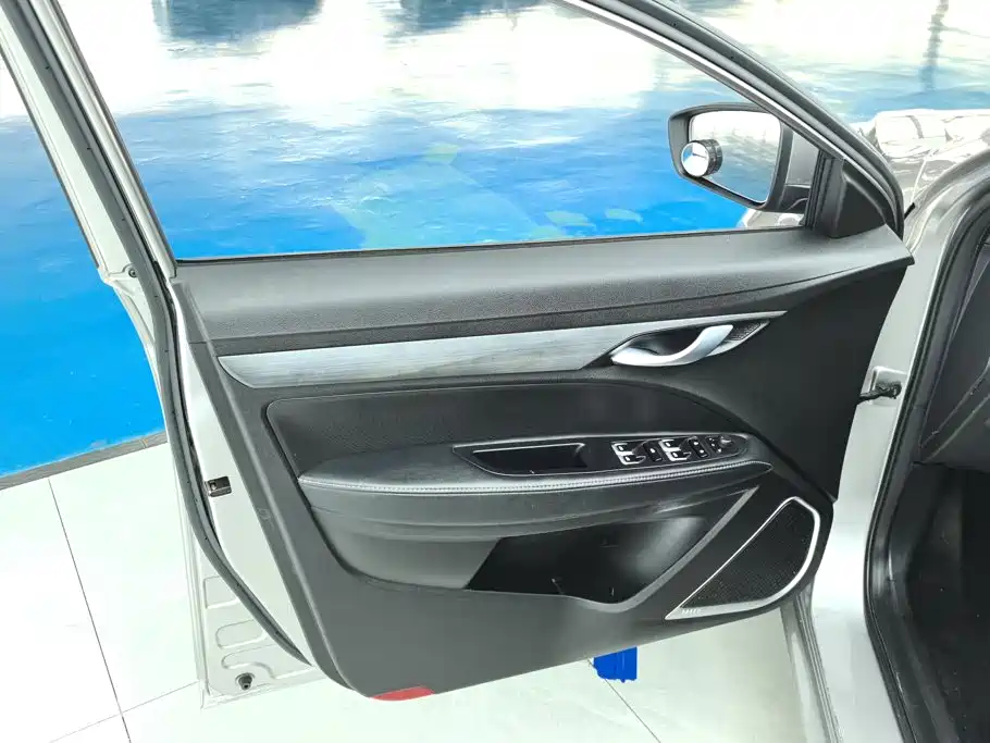 Geely Emgrand — миниатюра 7