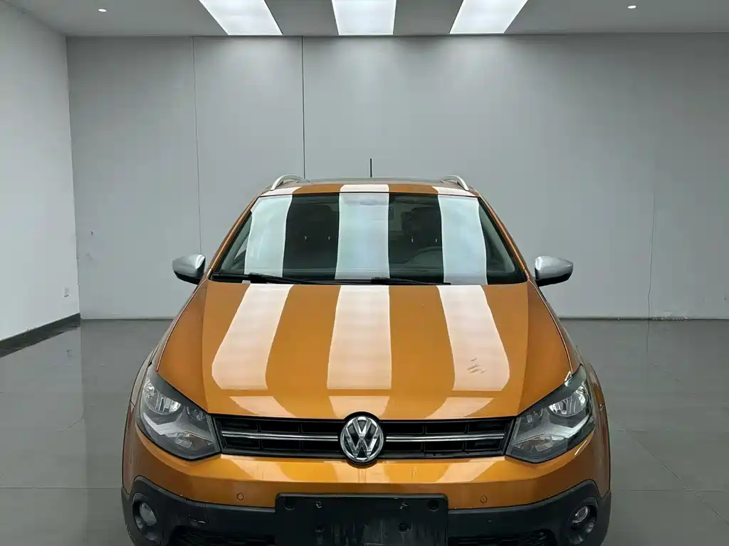 Volkswagen Polo 2014 1.6L Cross Polo AT
