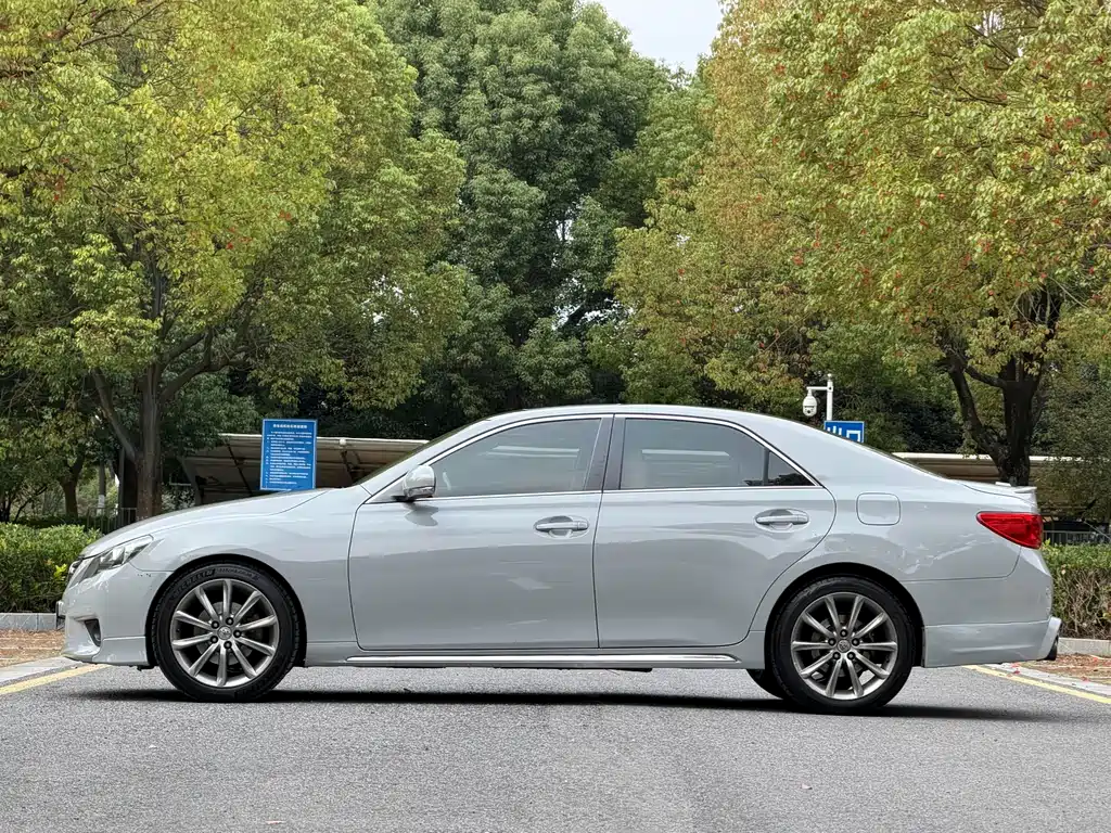 Toyota Reiz — миниатюра 5