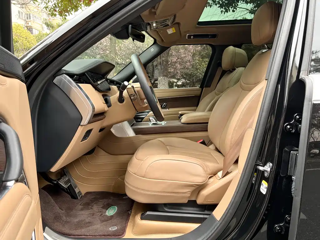 Land Rover Range Rover 2024 3.0 L6 400PS Long Wheelbase