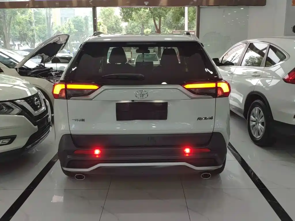 Toyota RAV4 — миниатюра 6