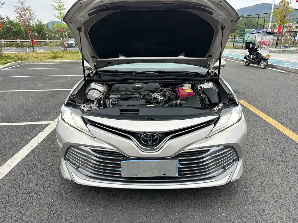 TOYOTA CAMRY