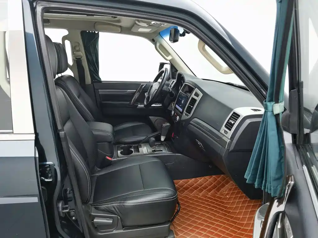 Mitsubishi Pajero (Import) — миниатюра 23