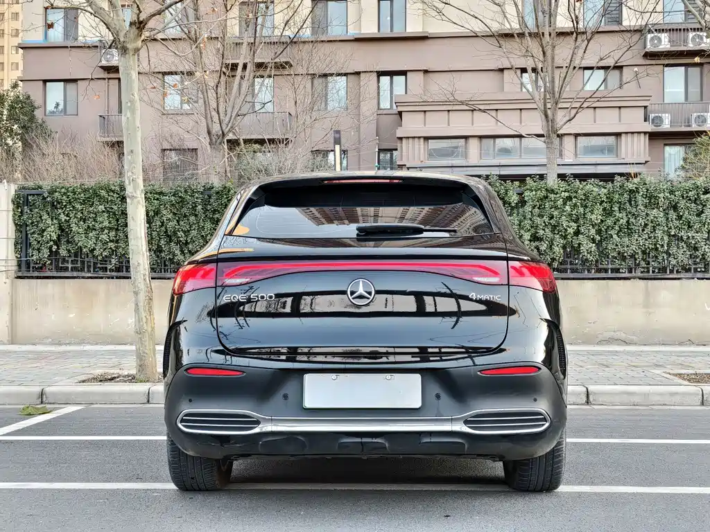 MERCEDES-BENZ EQE SUV