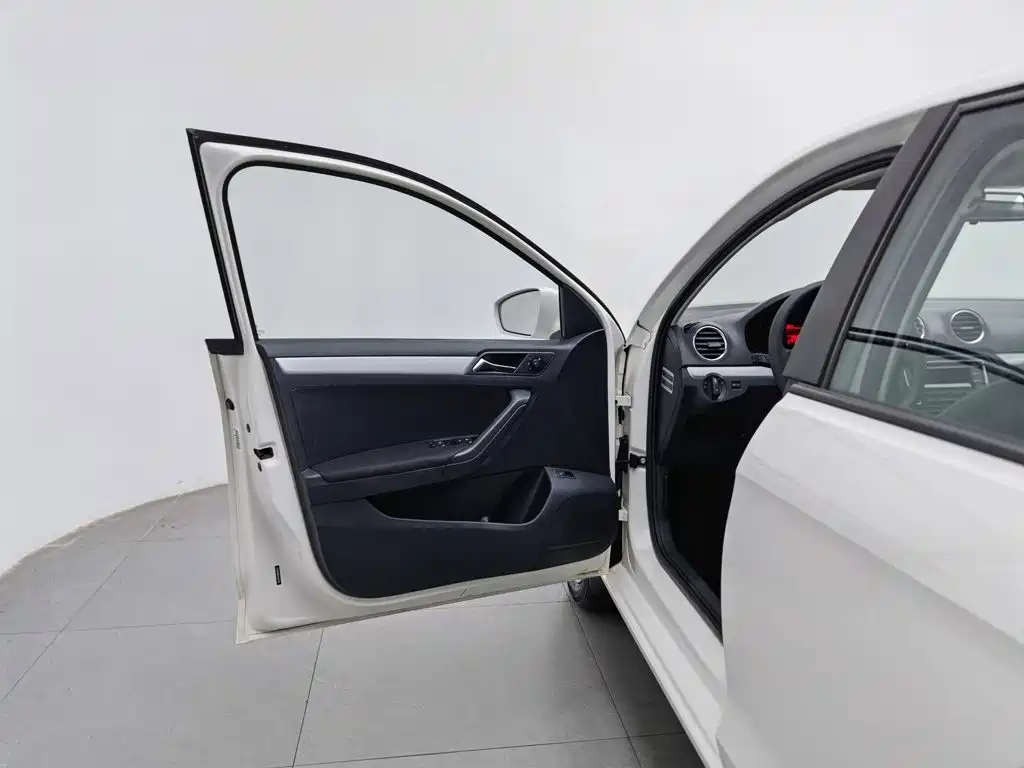 Volkswagen Jetta — миниатюра 8