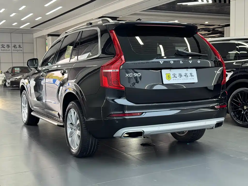 Volvo XC90 2018 T6 7 мест