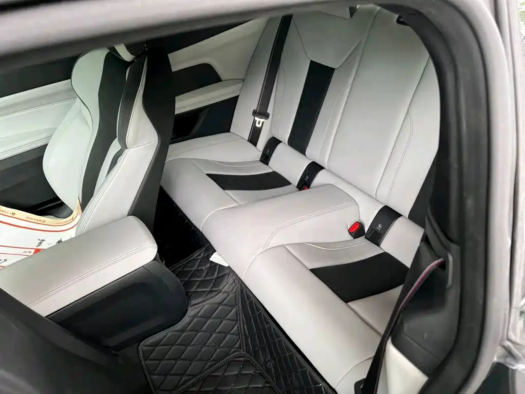 BMW M4 — миниатюра 7