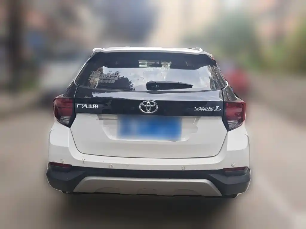 Toyota Yaris L — миниатюра 3