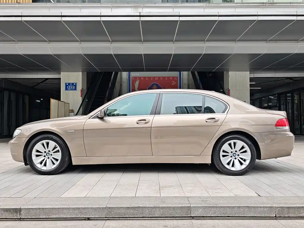BMW 7 Series — миниатюра 4