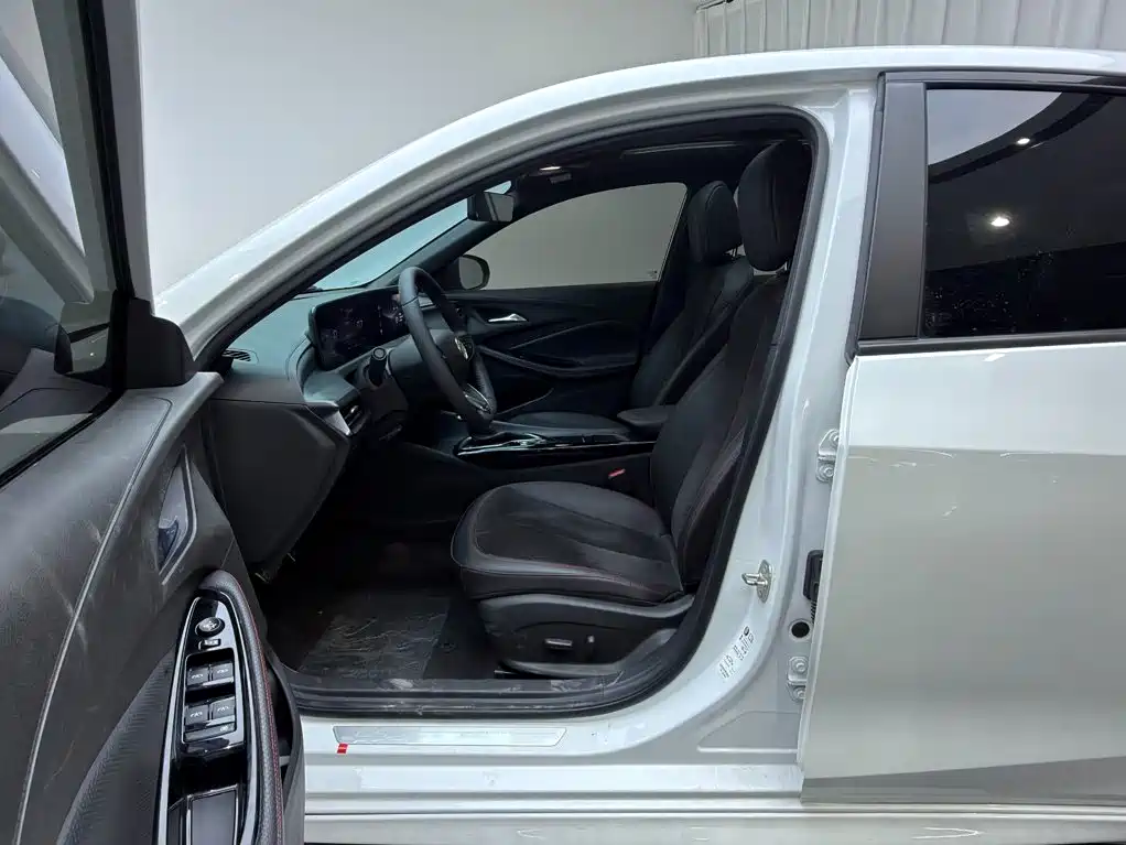 Buick Verano — миниатюра 12