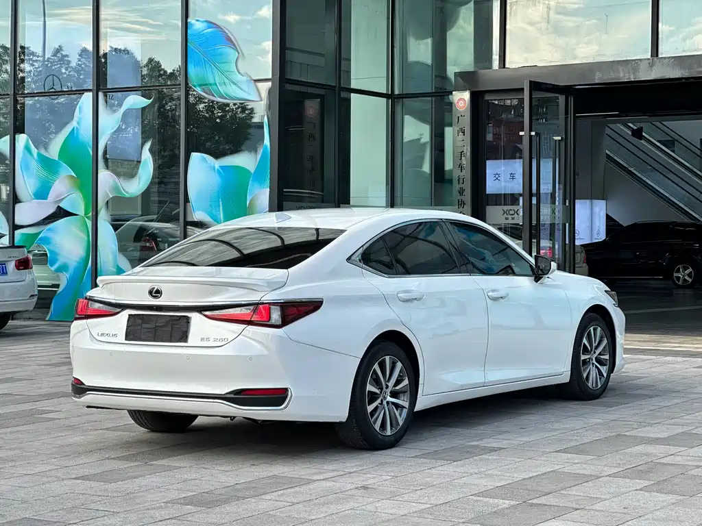 Lexus ES — миниатюра 4