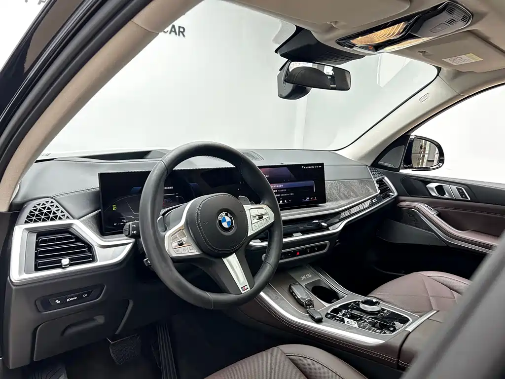 BMW X5 2023 xDrive 30Li Premium M Sport