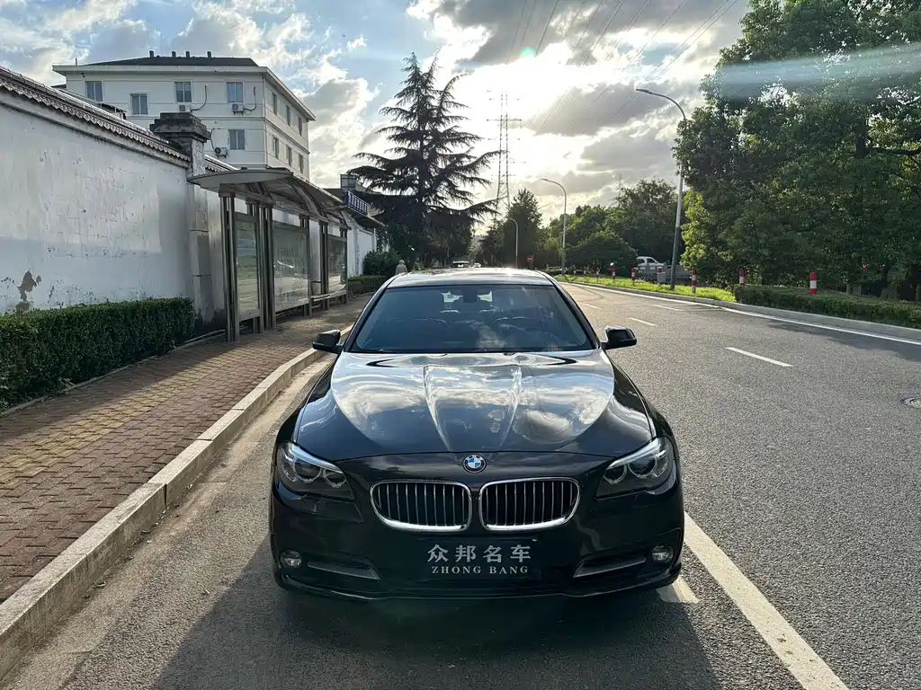 BMW 5 Series — миниатюра 2