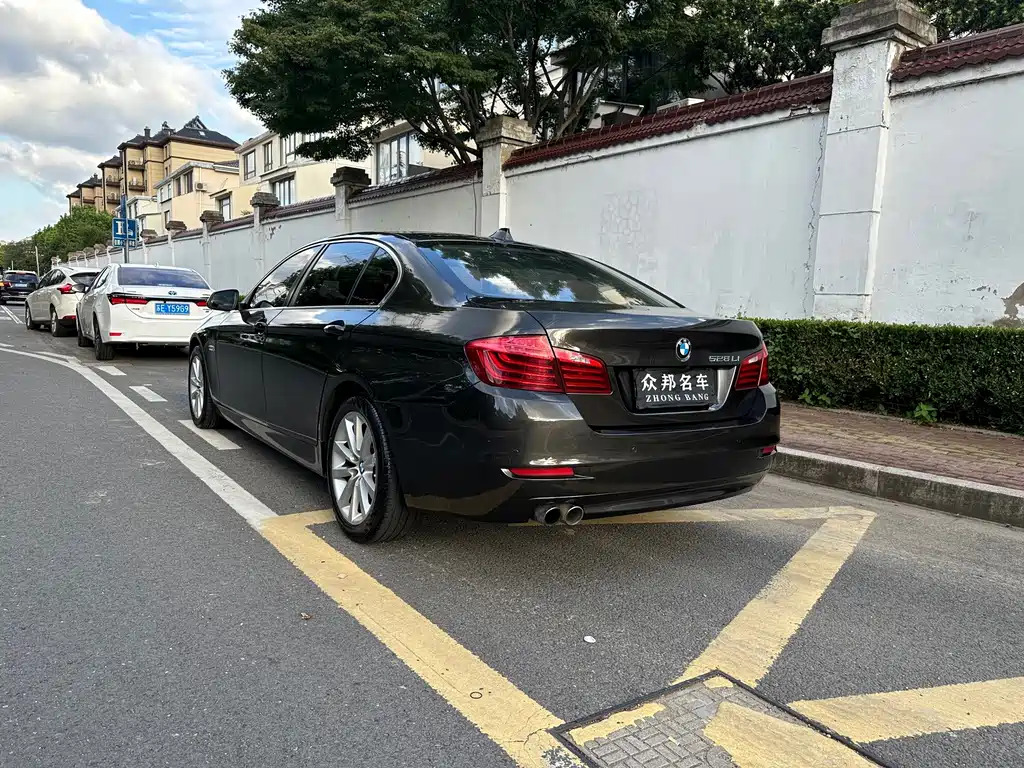 BMW 5 Series — миниатюра 8